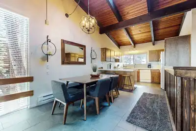 Image de Mountain Home, Family Favorite! Near The Village & Lakes Basin, Pool On-site