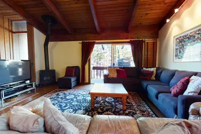 Image de Pet-Friendly, Spacious Modern Home. Gas Grill. Near The Village, Pool On-site