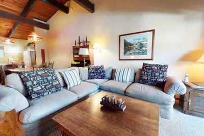 Image de Large Home with Balcony, Near The Village! Family Friendly Complex Amenities