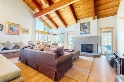 Image de 5-Star Home. Private Game Room & Gas Grill, Mountain Views. Near The Village
