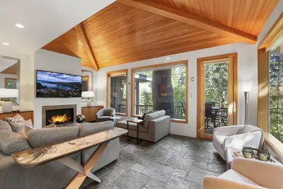 Image de Incline Village Retreat on the golf course Fully Remodeled 4bed 3. 5 Bath