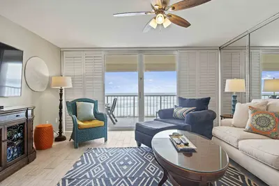 Image de Destin Gulfgate 0102 Beachfront Condo in Heart of Destin!