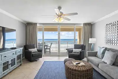Image de Destin Gulfgate 0202, Beachfront Condo in Heart of Destin!