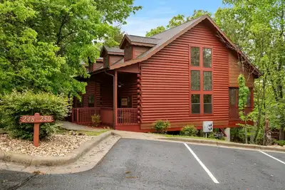 2 connecting Cabins Sleep 12- Close to Shows & Shopping! Golf & Ticket Discounts!