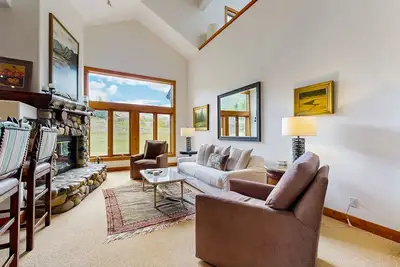 Image de Luxury getaway near Ketchum, skiing, & golf w/ shared pool & tennis courts