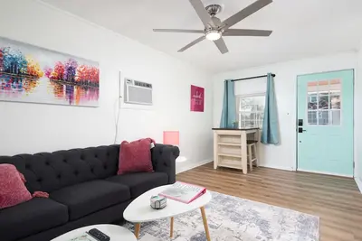 Image de Serene & Quiet Cottage | Office | 5 Min to Rh