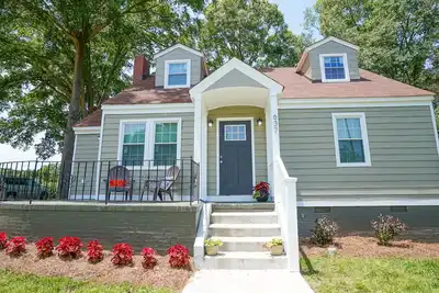Image de 4bd/3bth Combined Cape Cod & Cottage | 5 Min to Rh