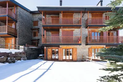 Image de Appartement de vacances confortable \"Pie de pistas Font Canaleta La Molina\" à côté des pistes de ski avec jardin, terrasse et connexion WiFi ; parking disponible dans la rue