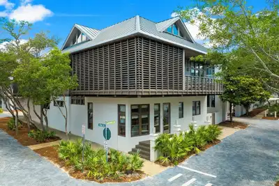 Image de In Rosemary Beach, steps to beach / Coquina pool, Pet-Friendly, Corner Park