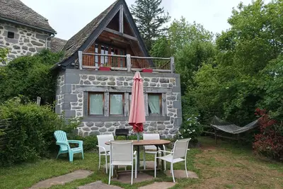 Image de Charming atypical lakeside cottage