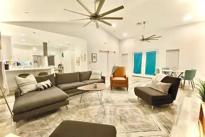 Image de Bayshore Beach House - Walk to Nokomis Beach! Close to Siesta Key, Venice Beach