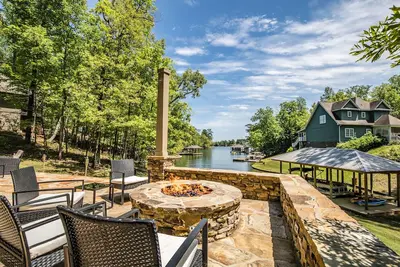 Image de Secluded Lake Home