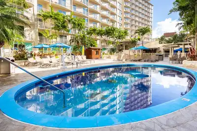 Image de Wyndham at Waikiki Beach Walk® - Comfy 1 Bedroom