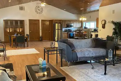 Image de Spacious Open Concept Home on the Beautiful Rock River