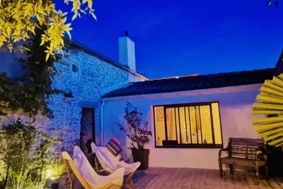 Image de Superbe maison typique de l'ile, (120m2) au coeur du village -5mn de la plage!