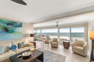 Image de Horizons West Unit #503 - Crescent Beach View - Spectacular!