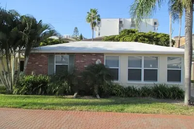 Horizons West Villa A-5 - Steps Away from #1 Crescent Beach