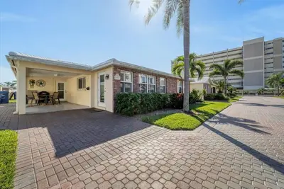 Horizons West Villa B-4 - Close to the White Sands of Crescent Beach!