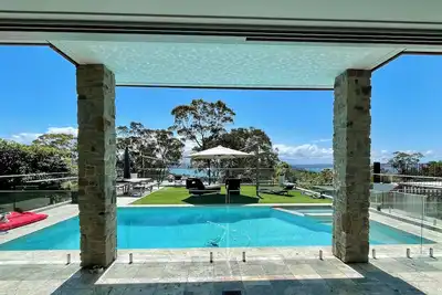 Image de Luxury family resort style Palm Beach home