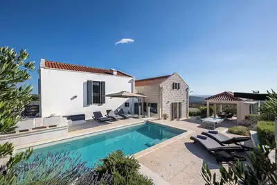 Image de beautiful garden, pool, breathtaking view, family and pat frendly