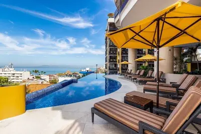 Image de Casa Helene! 2br Luxe Penthouse! Stunning Views!