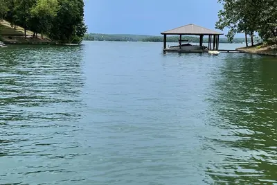 Image de Mid lake, pet friendly 4 bedroom, 3 bath with protected swim area