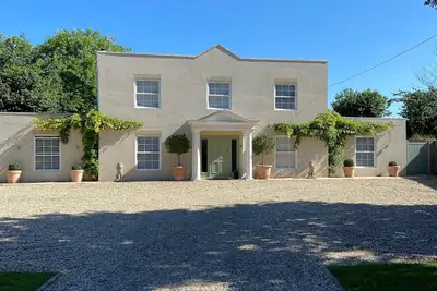 Image de Hen Doo’s and Families *Jacuzzi * Bbq *Parking* Pool Table * Games room