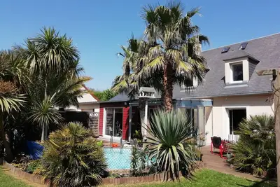 Image de Maison individuelle avec jardin exotique, piscine proche plages débarquement