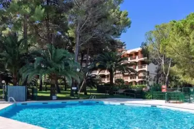 Image de Bel appartement 4 personnes à Mandelieu La Napoule au dernier étage avec piscine
