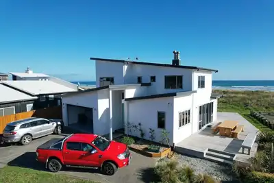 Image de Modern Home w\/ Ultimate Beach Front Views
