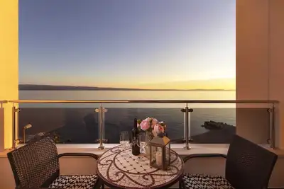 Image de Spacious Beachfront Apartment Tanita No. 1