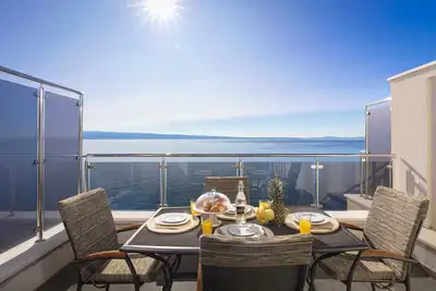 Image de Spacious Beachfront Apartment Tanita No. 2