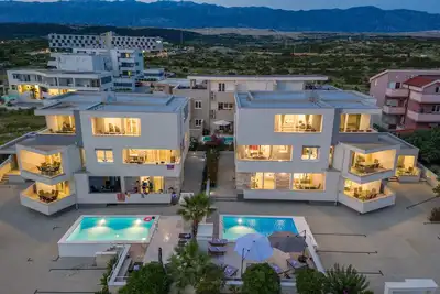 Image de Deluxe Apartments for 10 with Pool