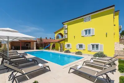 Image de Villa Andrea with Private pool near PoreÄŤ for rent