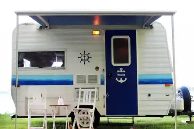 Image de Nautical Cozy camper trailer on Lake Simcoe
