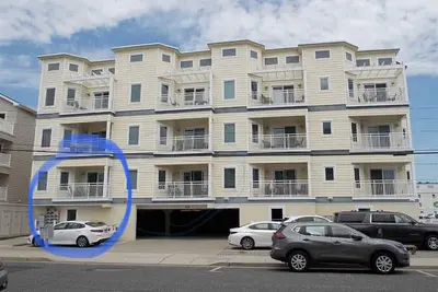 Image de As seen on Hgtv 1 block to the beach Family Friendly with Heated Pool