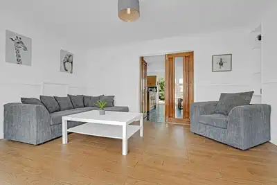 Image de Heathrow Living St Annes Serviced House 5 bedrooms 3 bath