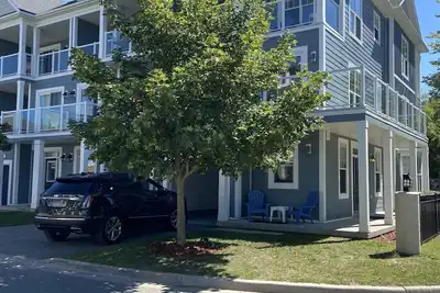 Image de 4 bedroom townhouse in Wasaga Beach, steps to sandy beach, high speed wifi, Ac