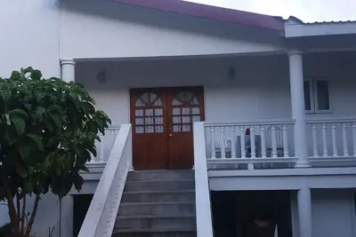 Private rooms in Spacious Home in Quiet area nr Intl Airpt and beach