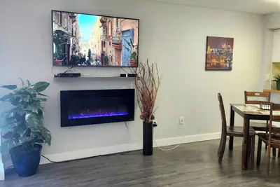 Image de Clean and Bright One Bedroom Condo in Great Location! #412 Checkmate