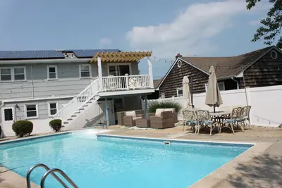 Image de Gorgeous beach house with large pool, private beach, & deck just 3 blocks away!