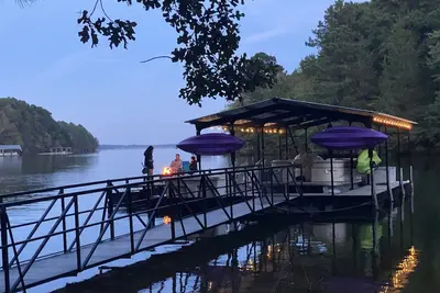 Image de Winter discounts - book now! Lake Front - stunning view from private dock!