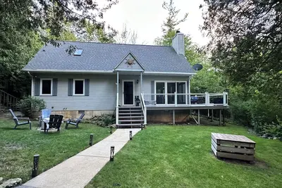 Image de Idlewild Hideaway by the Bay (with Large Deck)