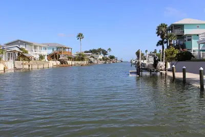 Image de Waterfront Rental with Private Pool