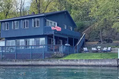 Image de Lakeside Life on Keuka's Water's Edge