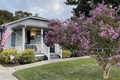 Image de Broad Street Living- Sleeps 6: 1 story Bungalow w/ fence - two blocks from water