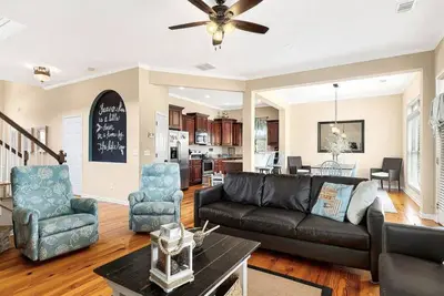 Image de Beautiful 6br home on Lake Martin+Your Family = Match Made in Heaven (sleeps 12)