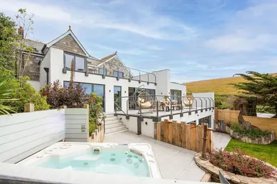 Image de Watersend House located 500m from the majestic Watergate Bay. Set in an acre of private landscaped g