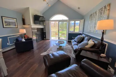 Image de F39 Classy Bretton condo with Ac, wifi, mountain views, updated bathrooms right on the golf course!
