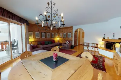 Image de Bel appartement de trois pièces au premier étage d'environ 100 m2.